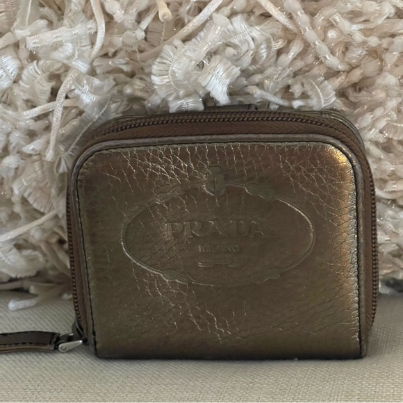 COA⭐️PRADA Vitello Daino Leather
Compact Wallet⭐️STUNNING⭐️ 💯Authentic - Picture 3 of 16